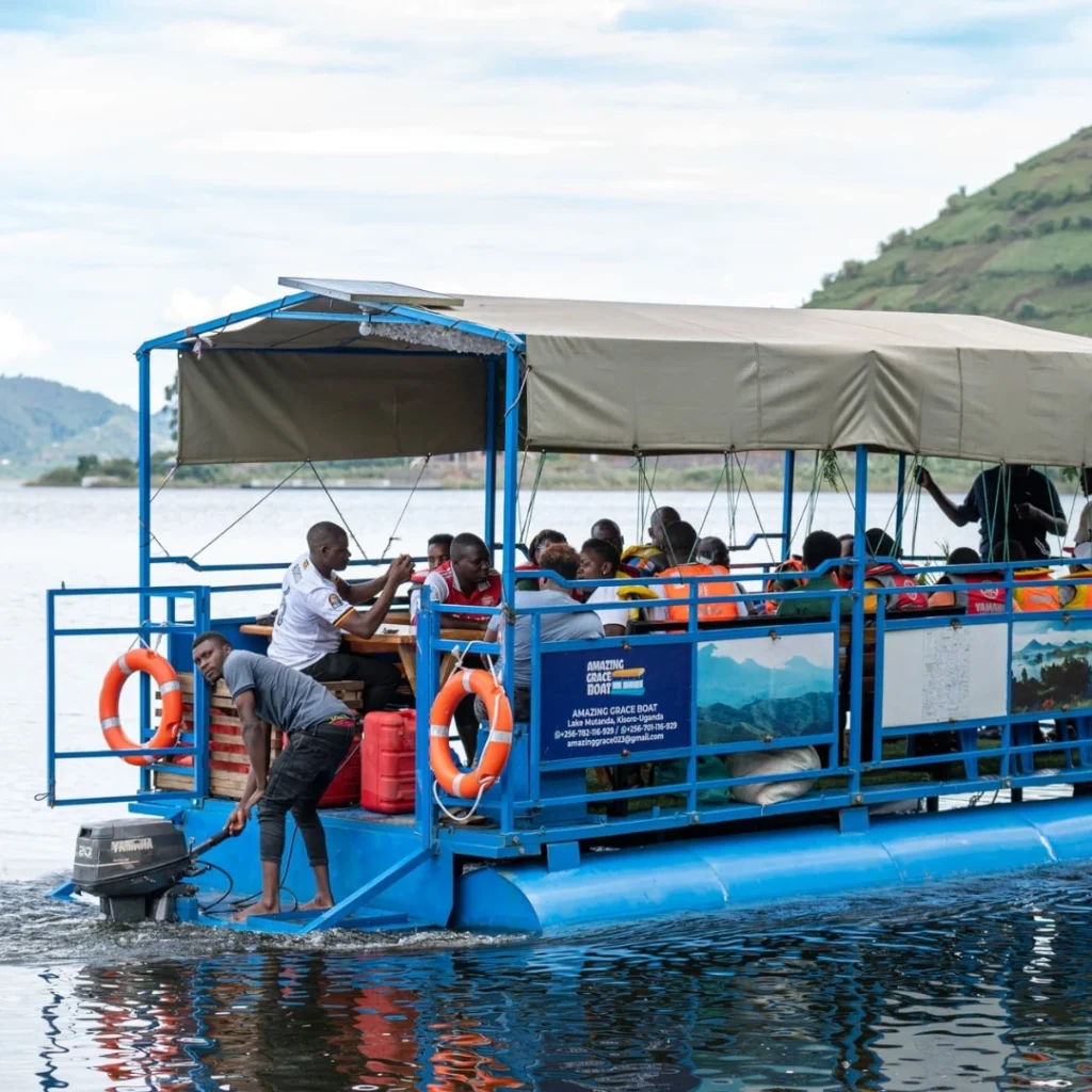 canoeing-experiences-on-lake-mutanda
